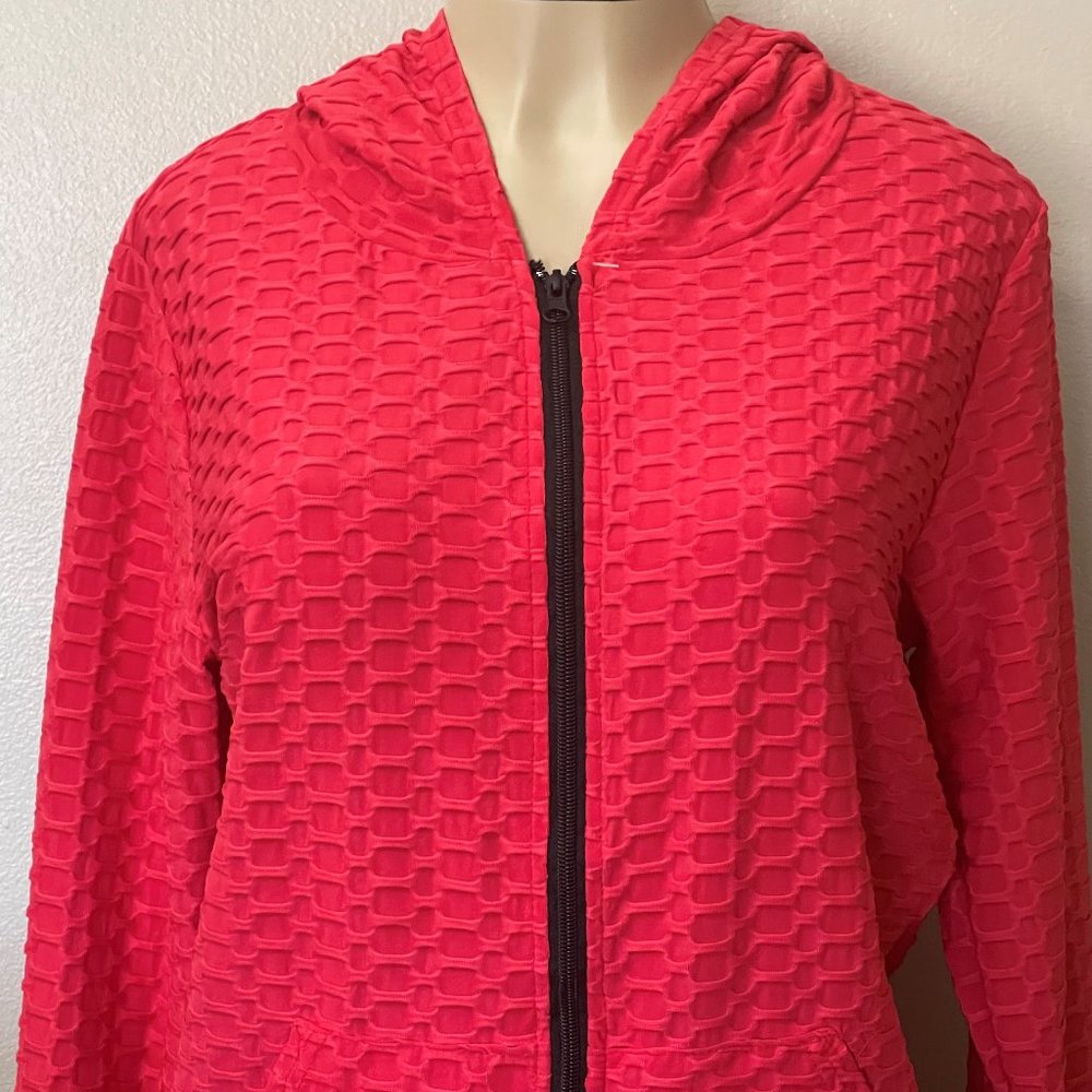Sweatshirt Women's, L Red with long-sleeved hood, pockets, and zipper closure.